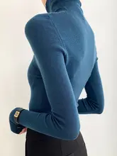 フィット感のあるブラックハイネックニット【羊毛素材・薄手・女性用】
