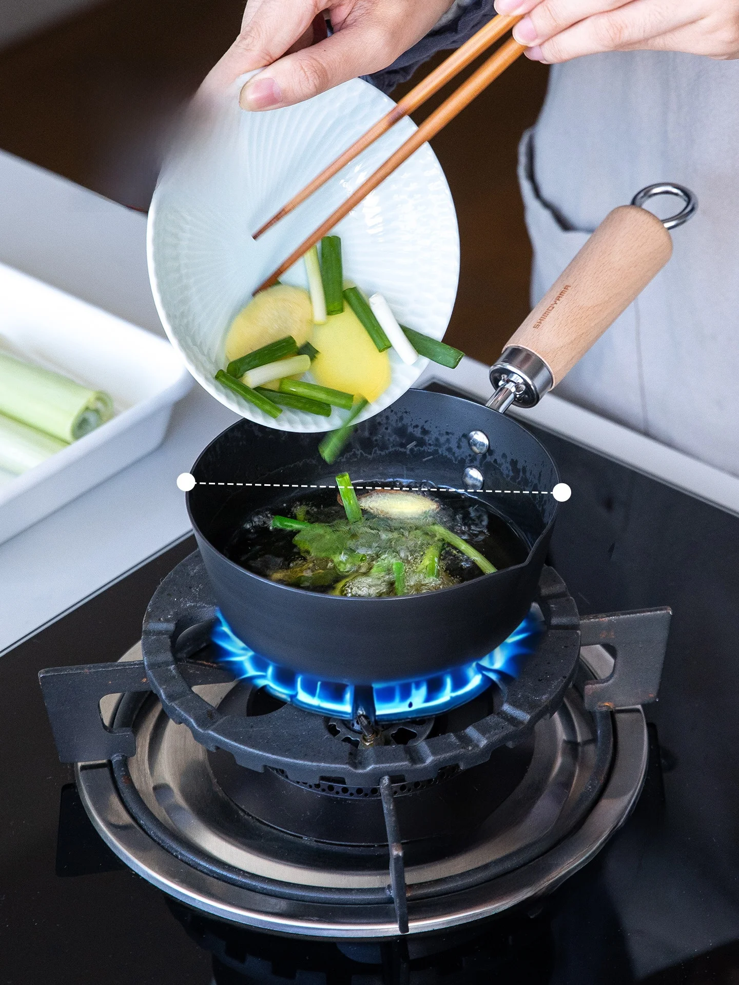 狭いキッチンで調理しやすい調理器具セットは？3つの選び方と実践ノウハウを解説