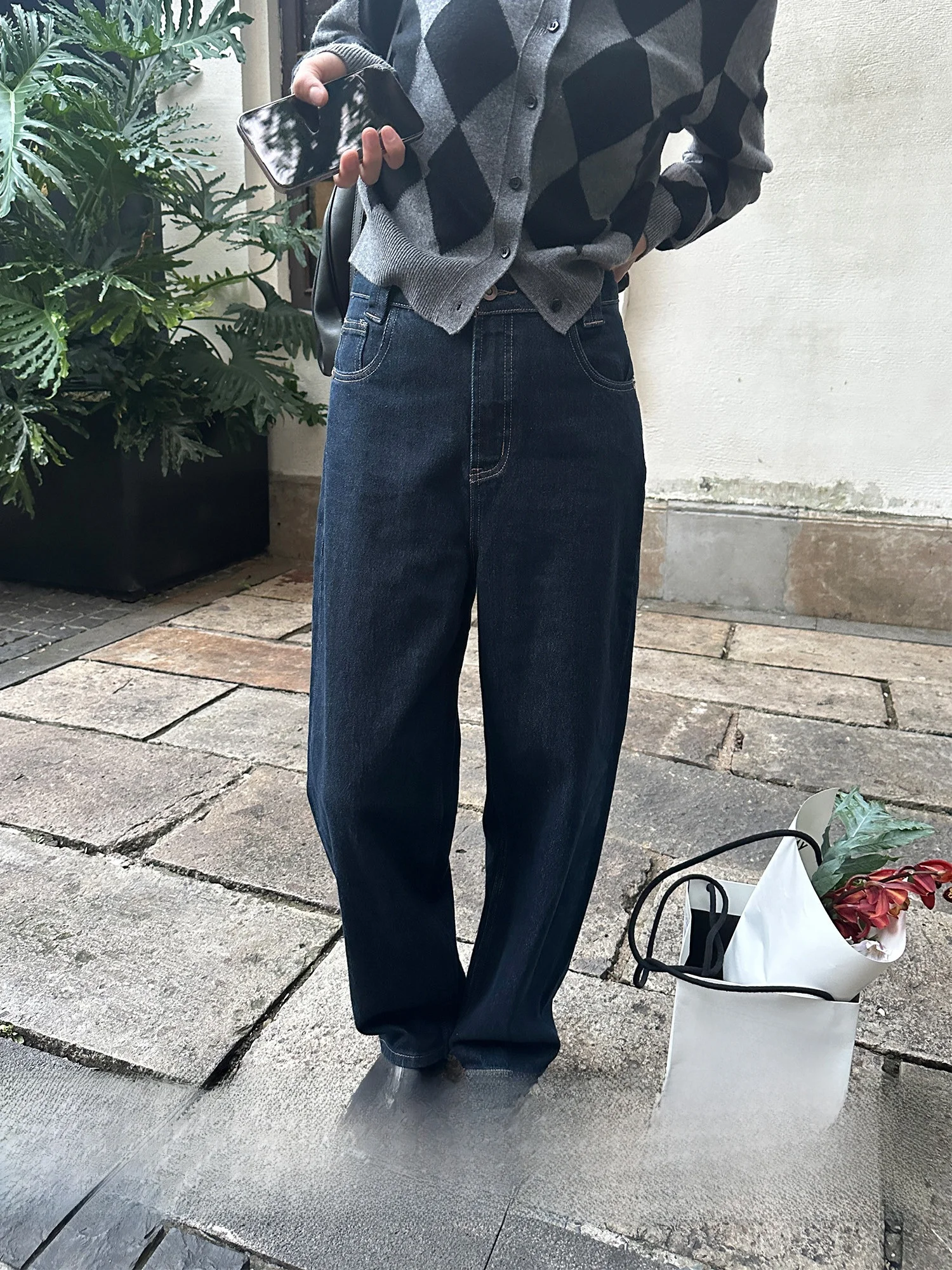 カーゴパンツ メンズ コーデの選択迷いを解く　ダメージデニムの実用性徹底解説