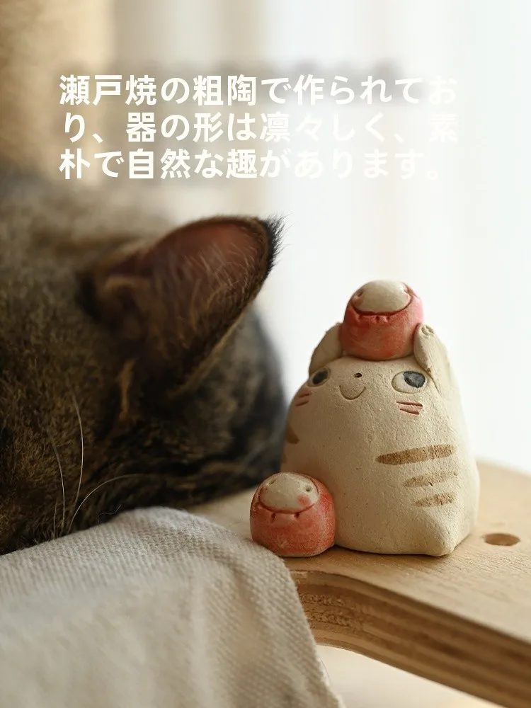 日本製 食器用粗陶猫の置物：手作りで贈る開運招福の日常アイテム