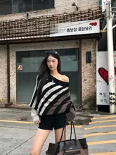 ストライプデザインのオフショルダーセーター【した印象・秋用・ゆったりフィット】