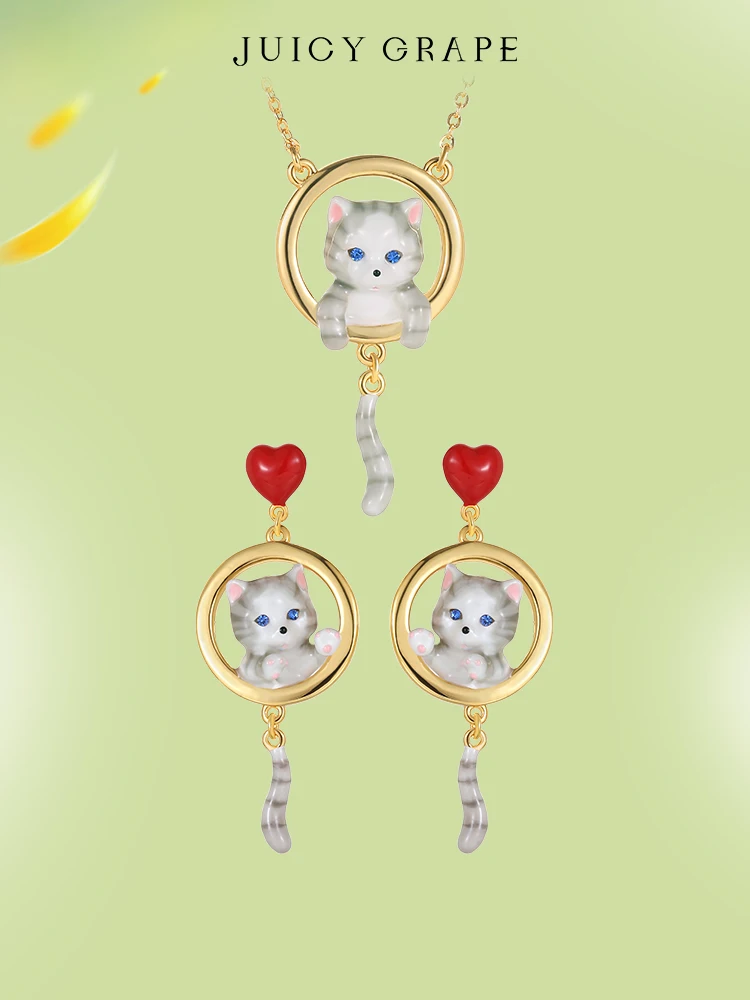 可愛らしい猫モチーフのアクセサリー：ジュicy Grapeブランドのネックレスとセットアップ対応の実用性