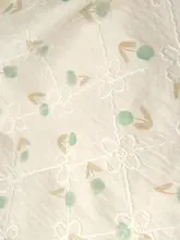 緑のチューリップ刺繍ポリエステル生地【春夏用・衣類・カーテンに最適】