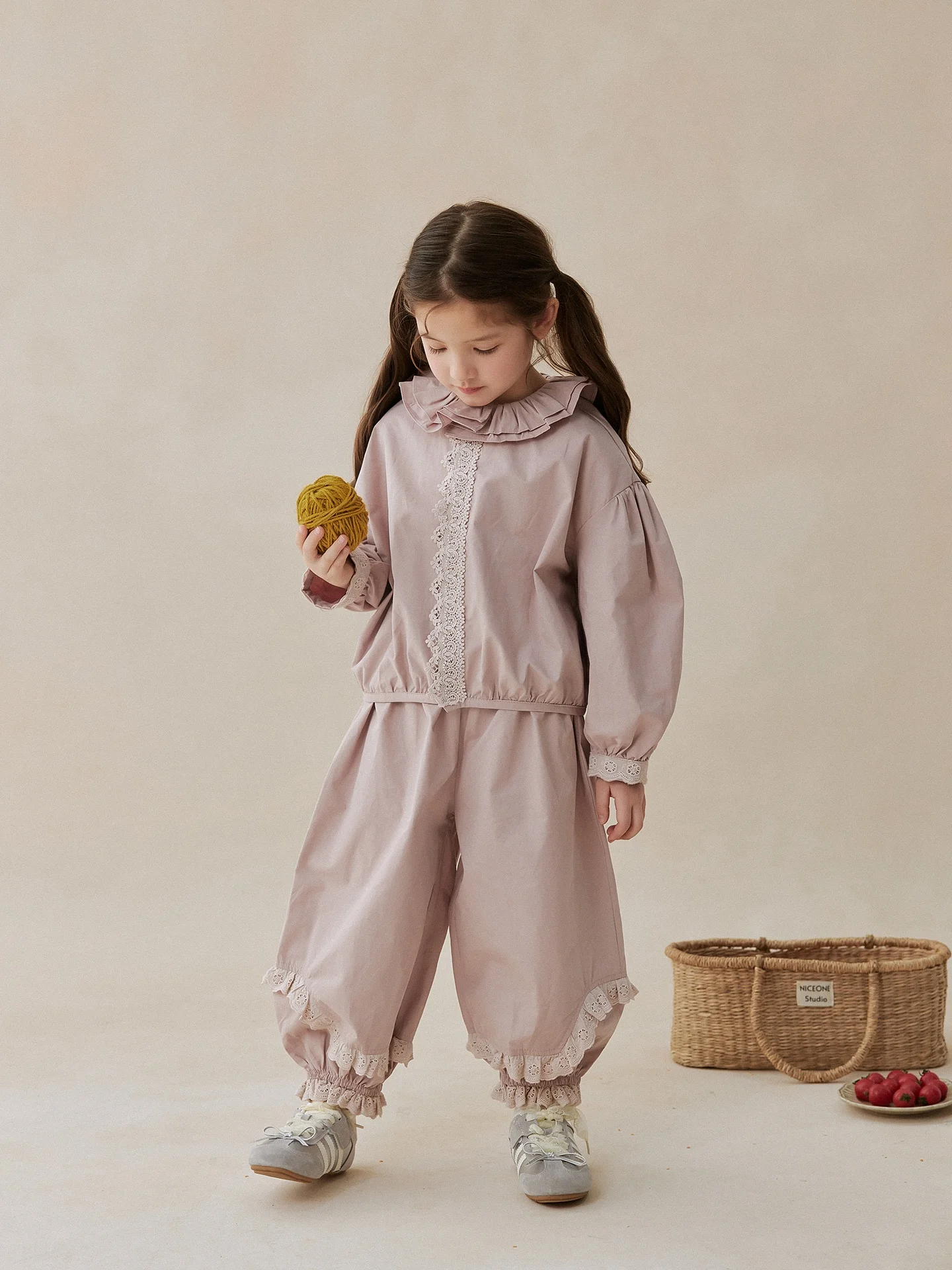 姫系子供服ブランドで迷ったら、この1品が救う！春のレース衿トップスとバルーンパンツは本当に人気？