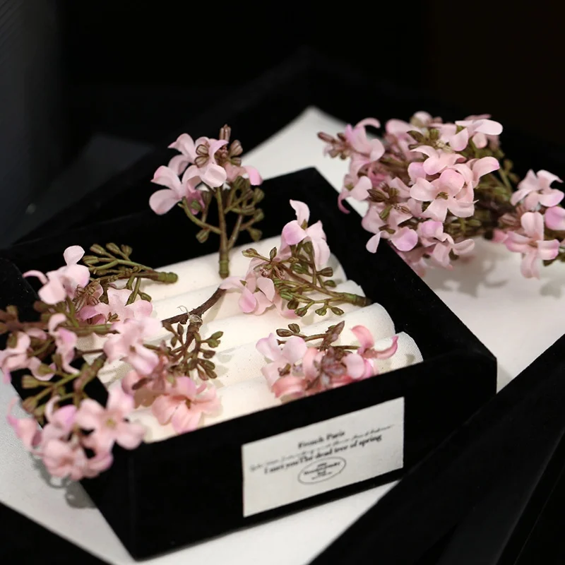 花嫁の花飾りは、本当に必要なのか？