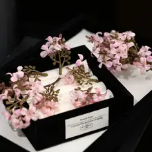 優雅な花飾りのウェディングヘッドアクセサリー【ピンク・精緻な造花・伝統的なデザイン】