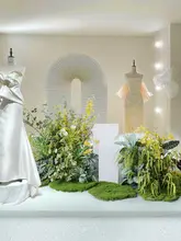 人工観葉植物 フラワーアレンジメント 商業ショーウィンドウ 展示台 花々 景観商品 撮影 ディスプレイ 苔 ソフトインテリア 景観