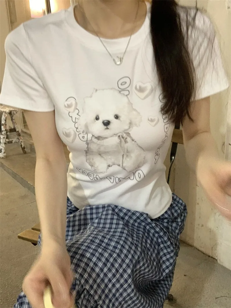 小犬プリント 白い短袖Tシャツ：レディース向けスタイリッシュな春夏ファッション