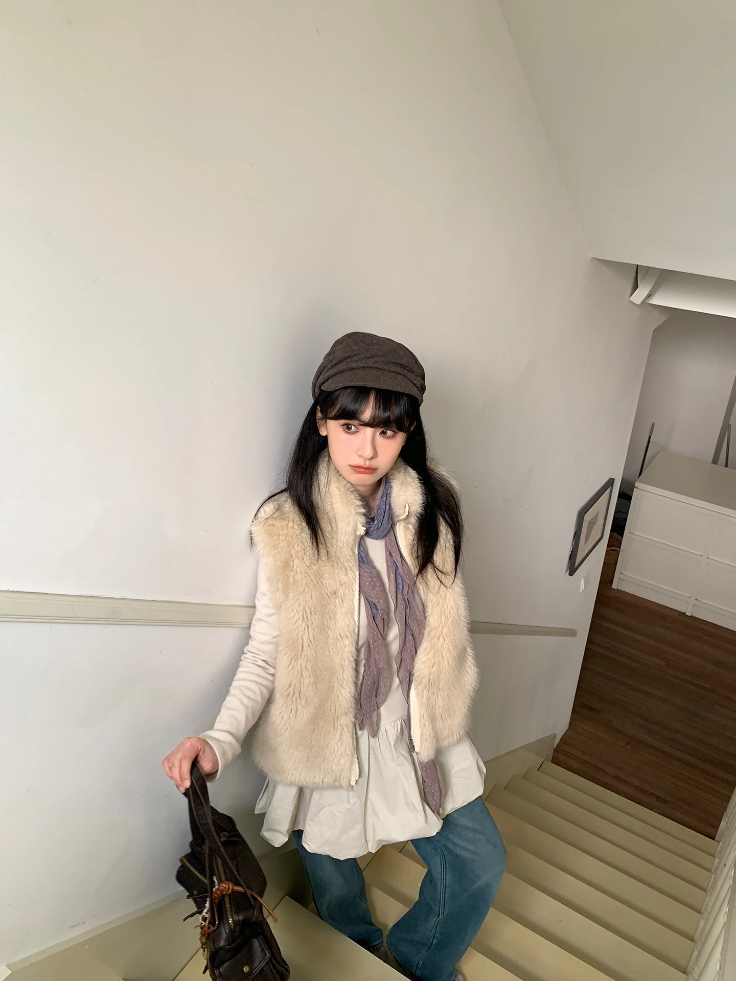 秋服 かわいい：シンプルスリーブレスゆったりドレスの実用性とシーン別適用