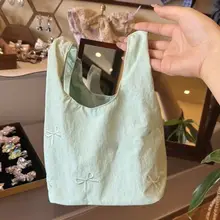 リボン刺繍のハンドバッグ【軽量・収納便利・デザイン性あり】