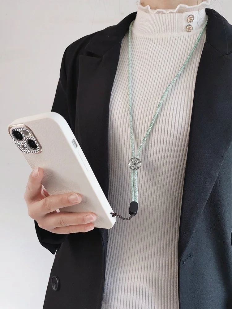 スマホ ストラップ どうやってつけるの？編み込み長紐タイプが本当に落ちないのか？