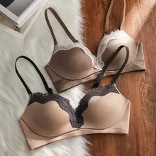 艶やかなサテンの女性用ブラジャー【レースデザイン・ノンワイヤー・小胸用・防下垂】