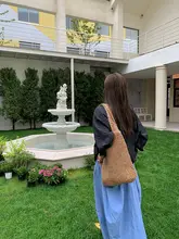 実用的でおしゃれなハンドメイド編みバッグ