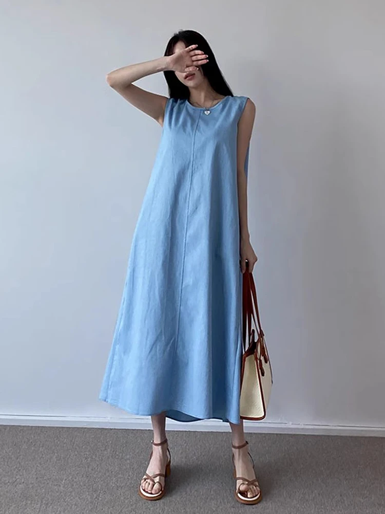 夏用デザイン性のあるデニムノースリーブワンピース：ぽっちゃり女子が着やすいナチュラルな夏コーデに最適