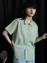 ブルーグリーンのシンプルなレトロデザインの半袖シャツ【ストライプ・ポロカラー・女性用】