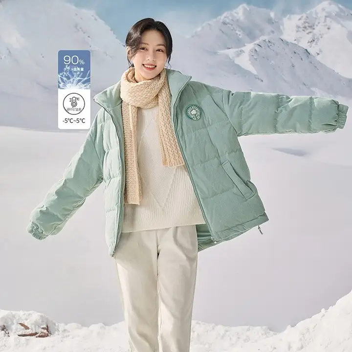 立ち襟デザインの刺繍入りダウンジャケット【秋冬用・極上の柔らかさ・ルーズフィット】