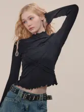 レトロなハート柄長袖Tシャツ【秋冬用・ハイネック・スリムフィット・ニット素材】