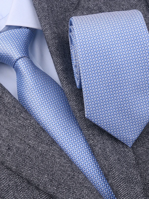 ネイビースーツ ネクタイはどう選ぶ？ドット柄シルクネクタイが通勤・入社式・ビジネスカジュアルに最適な理由