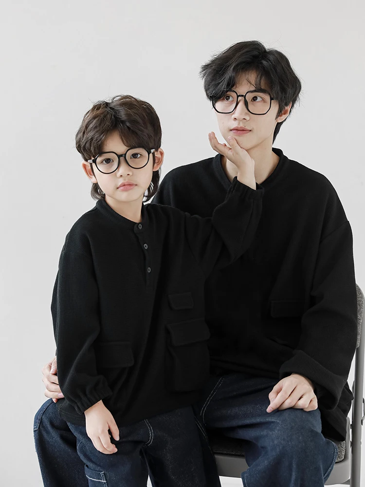 男の子用 クルーネックスウェットシャツ：春秋シーズンに最適な肌触りと通気性のバランス