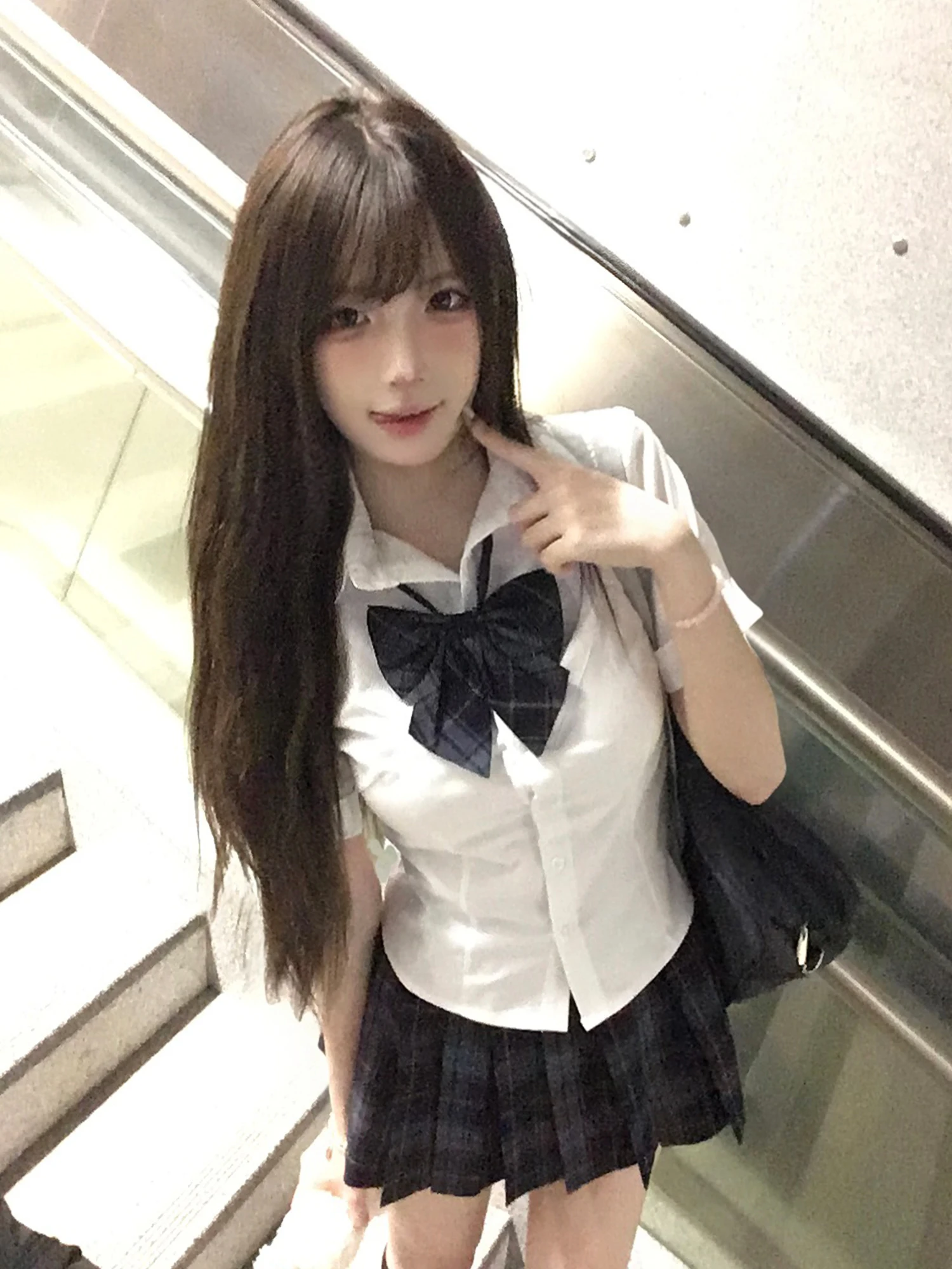 JKおしがまはファッションか制服か？今、最も人気のスタイル選びの答えは？
