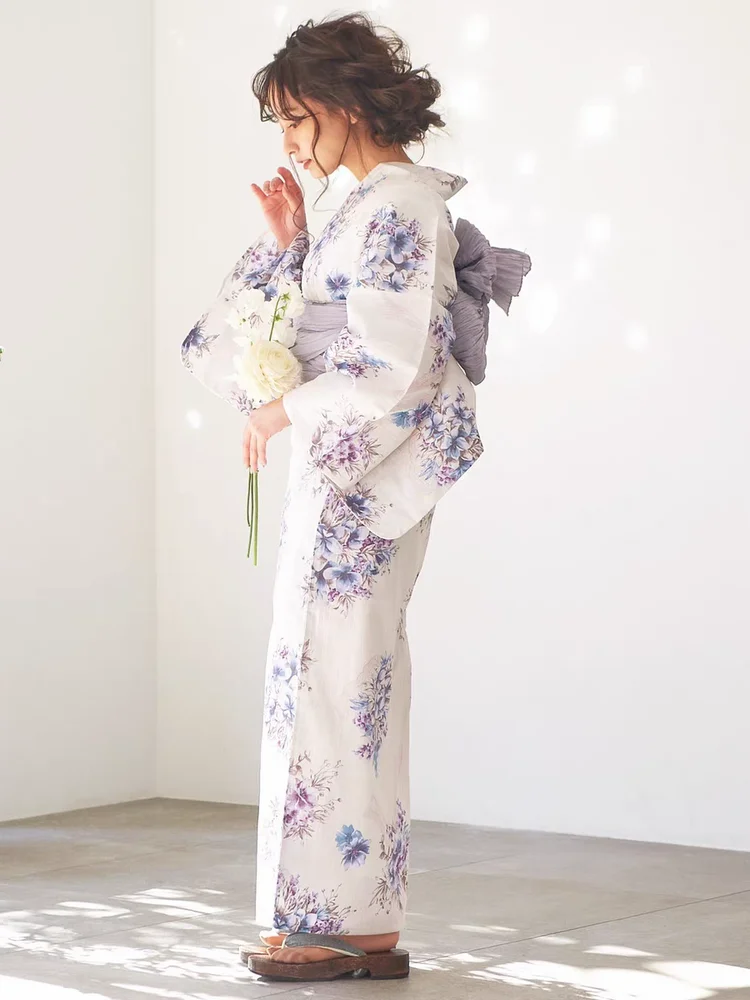 京都の夏を彩る、通気性と美しさのバランスをとった浴衣は？