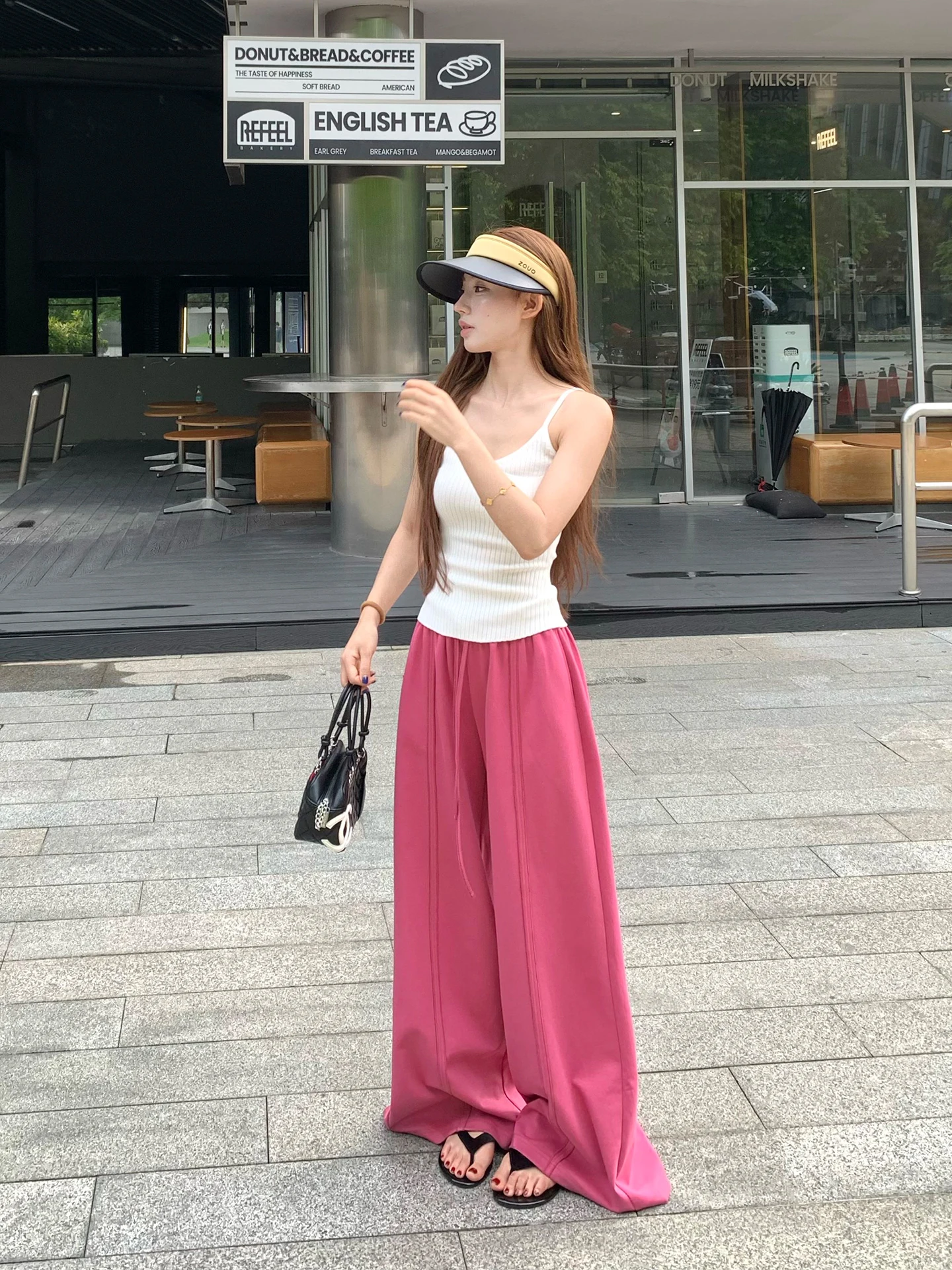 フィット ピンクのストレートカジュアルパンツ：2026夏の通勤風スタイルに最適な高腰直筒デザイン
