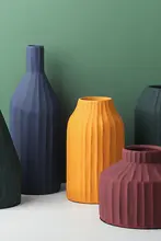 モダンデザインの陶製フラワーベース【折り紙スタイル・インテリア装飾用】