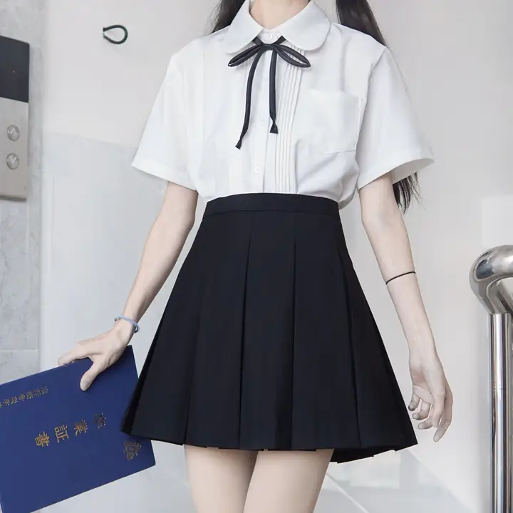 シンプルな黒い百褶スカート【JK制服・ベーシックデザイン・学院スタイル】