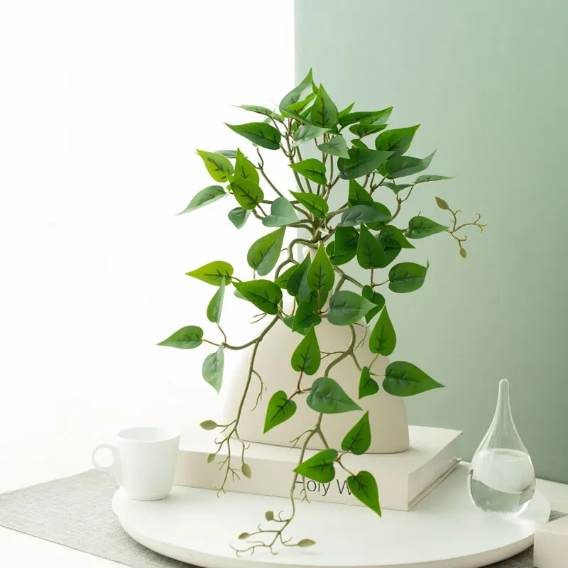 北欧風ツタ型観葉植物：リビング・ダイニングに最適なシンプルデザインのフェイクグリーン