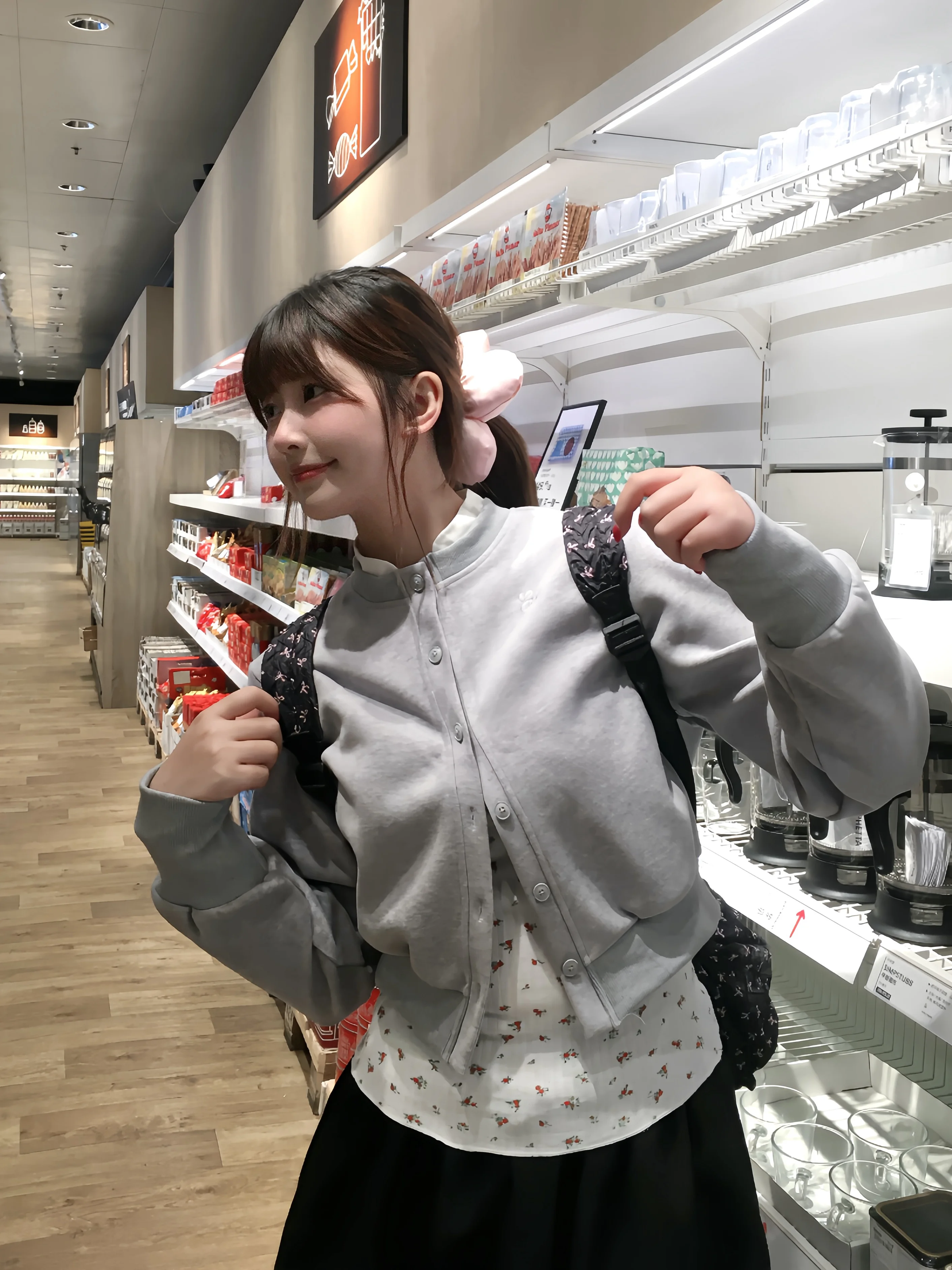 ニットカーディガン コーデ | 短めの丈と長袖構造による秋の着こなし方
