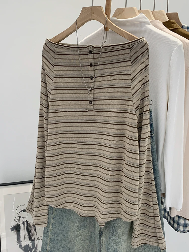 トロミシャツワンピースと重ね着ロンTで失敗しないコーデは？