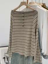 アメリカンレトロ風 ヘンリーネックオフショルダー長袖Tシャツ【ストライプデザイン・ゆったりシルエット】