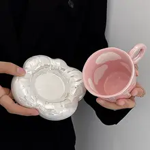 手描きピンク雲モチーフ 陶器製カフェカップ＆ソーサーセット【かわいいデザイン・誕生日ギフトに最適】