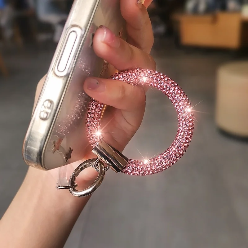 煌めくダイヤモンドリング付きスマホストラップ：お手頃な通販で人気のアウトドアアクセサリー