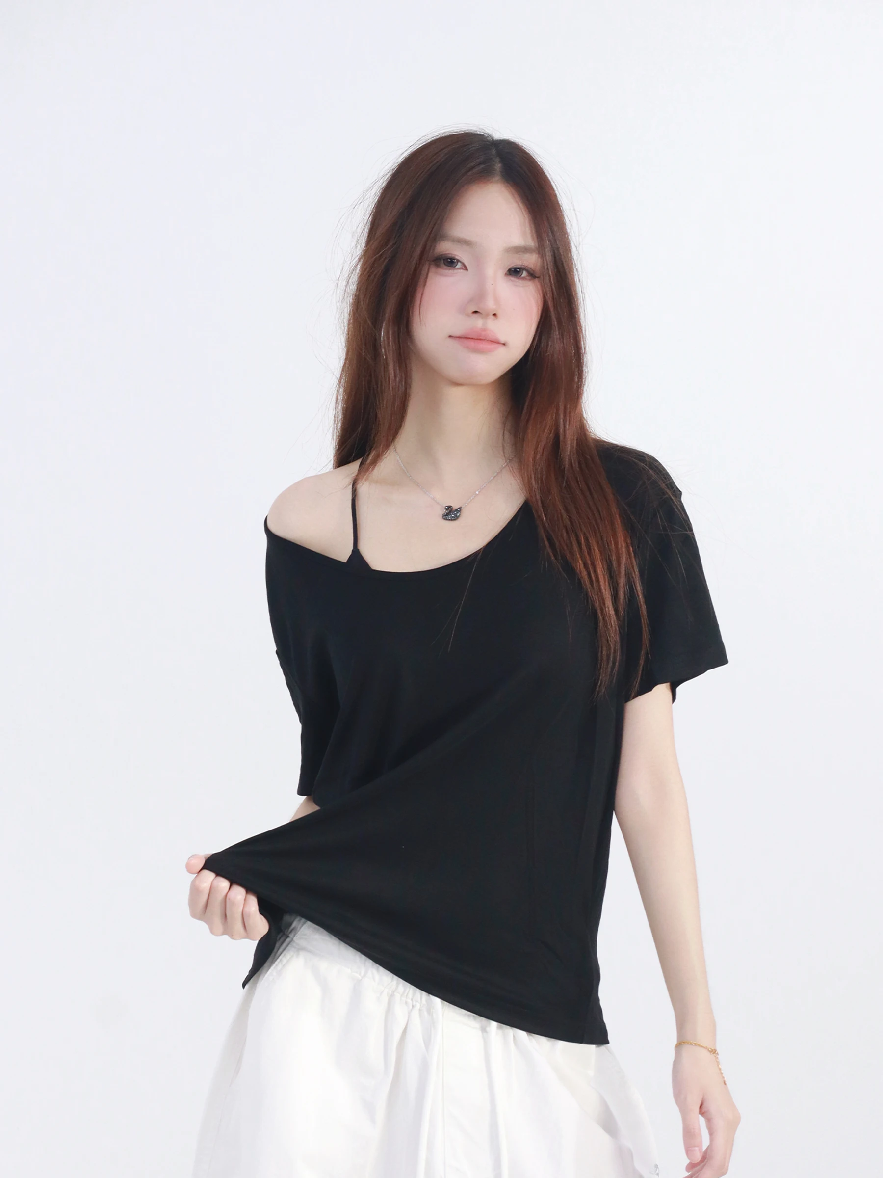 Tシャツが伸びるのを防ぐには？感のあるVネックTシャツの選び方と実際の着用体験