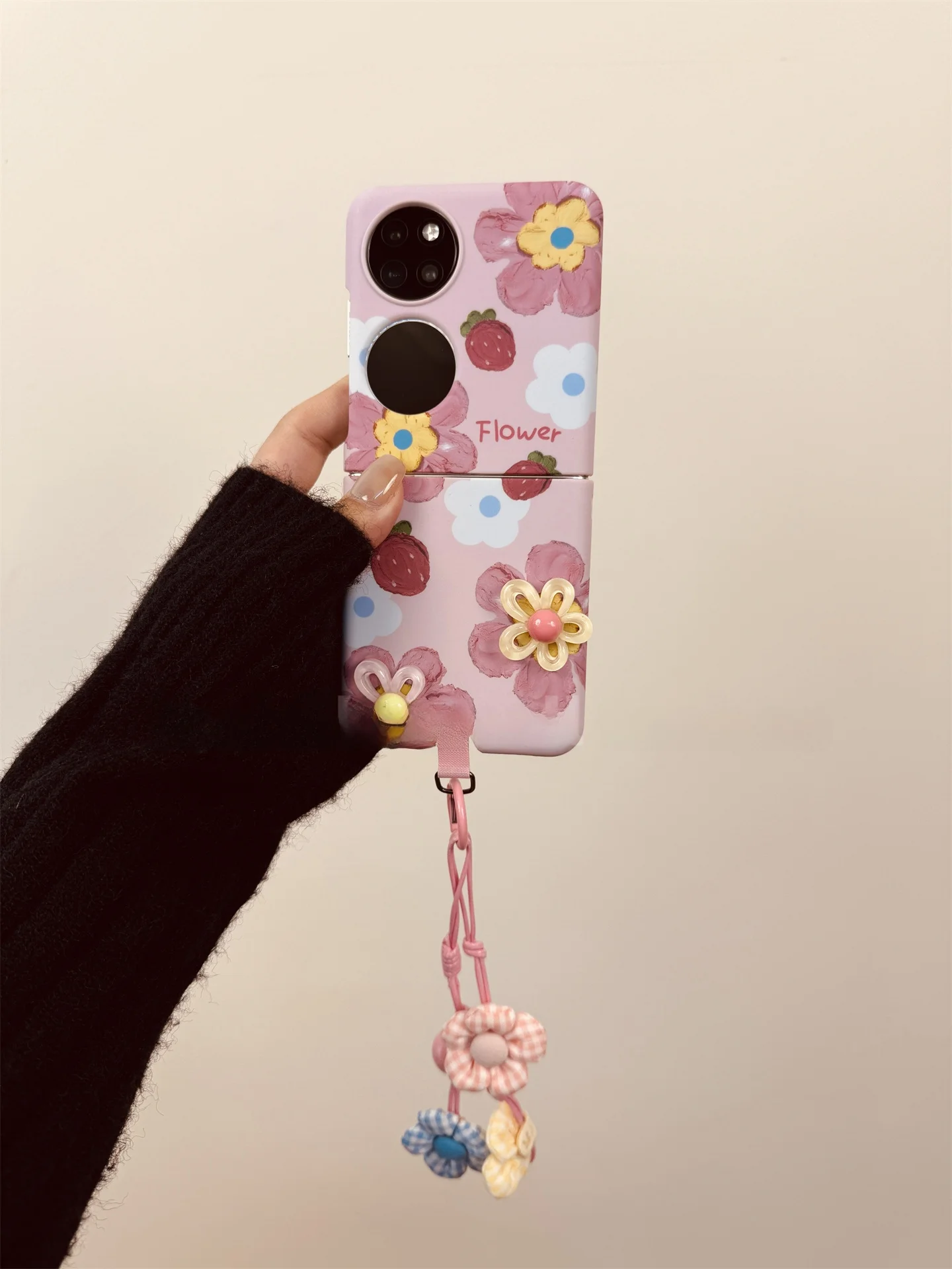 5インチスマホに合うスマホケースは？ストラップ付きのフラワーデザインケースが今、注目されている理由