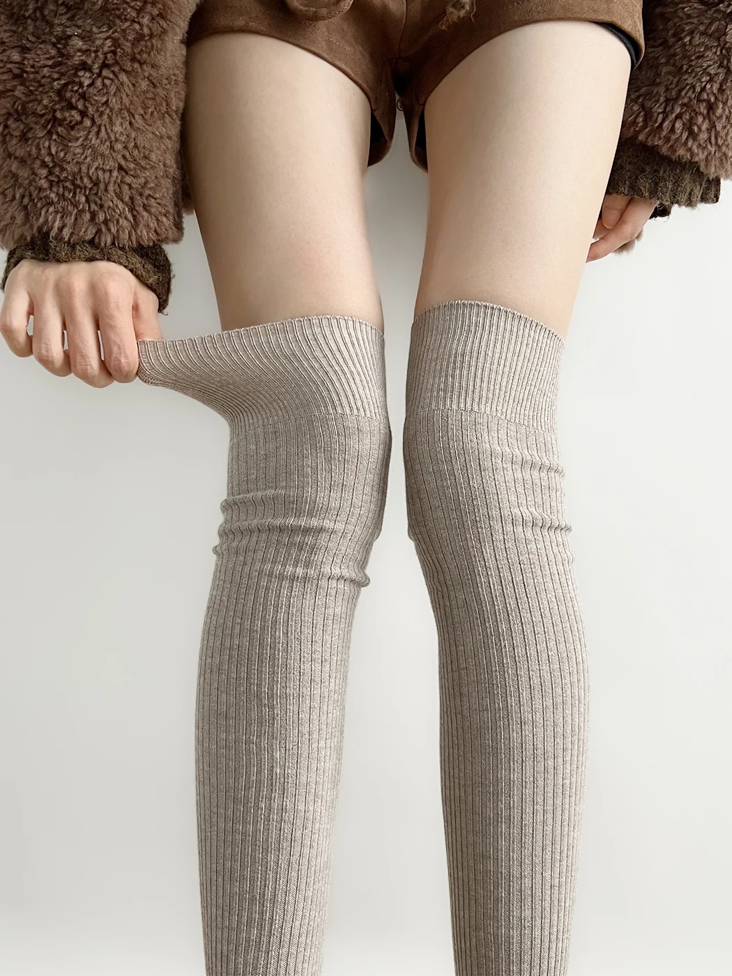 20デニール ストッキングはどんな特徴があるの？肌に優しく、美腿に仕上げる秘密のアイテムとは？