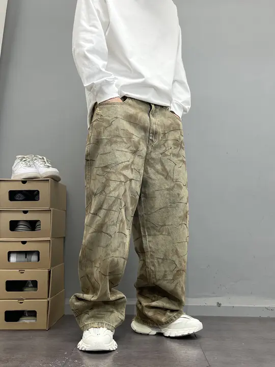 ウォッシュ加工のレトロ風グラフィティデニムパンツ【メンズ・ゆったりストレート・カジュアルファッション】（セットアップ対応）