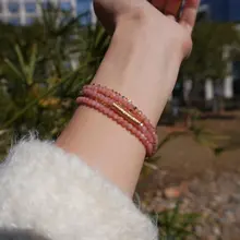 天然のレッドストーン三重巻きブレスレット【ピンク・ゴールドアクセント・ハンドメイド】（セットアップ対応）