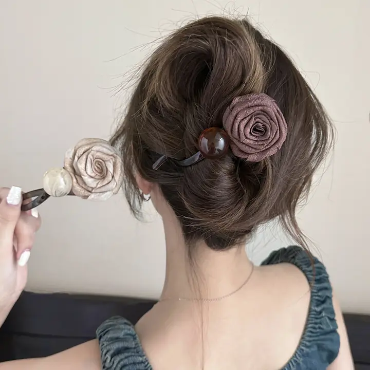 高級感あるドライローズデザインのヘアクリップ【後頭部用・半束ね・おしゃれなヘアアクセサリー】