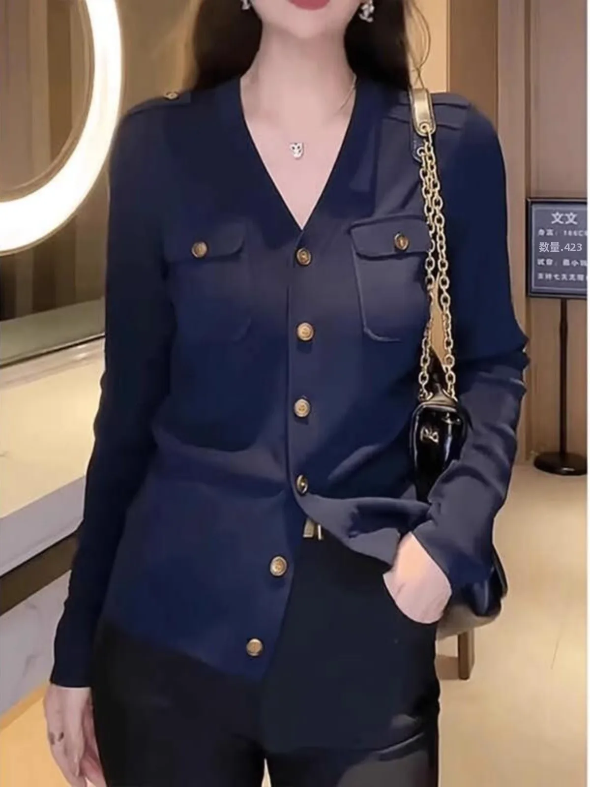 40代の女性にぴったり？黒ロングカーディガンの選び方で失敗しないコーデとは