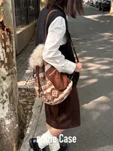 抽绳デザインの大容量ダック柄リュック【フェイクスエード・毛羽立ち感】
