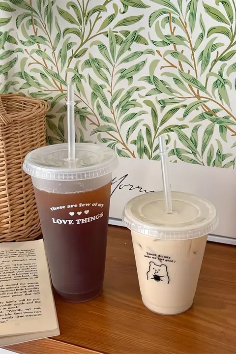再利用可能な大容量夏用水筒【プラスチック製・ストロー付き・携帯用コーヒーカップ】