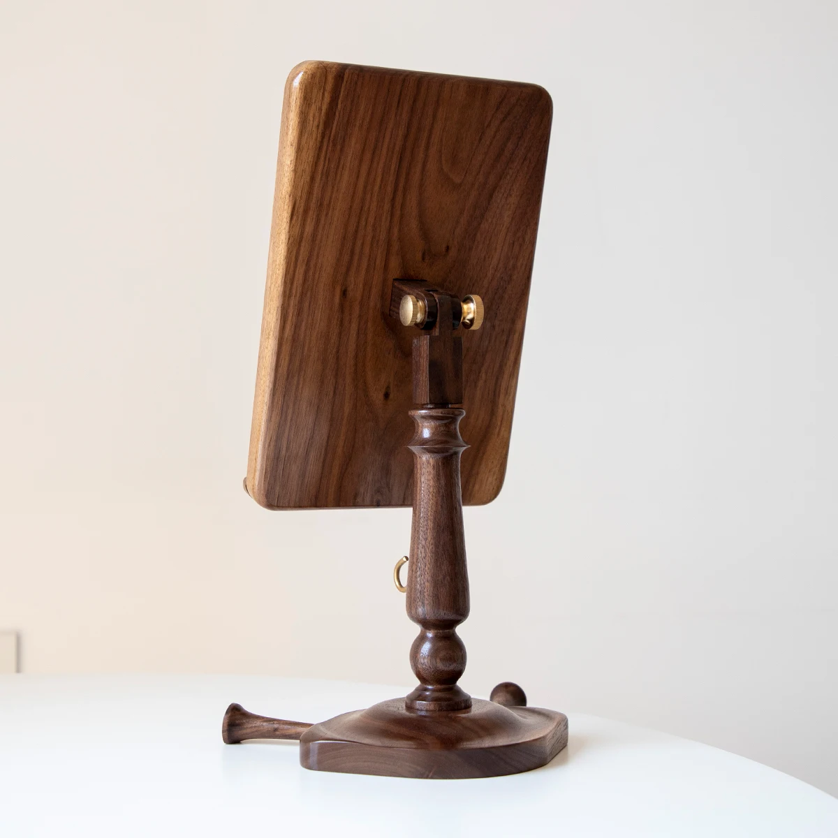 手作りの北米黒胡桃製調整可能な読書スタンド：A4スタンドとランタンスタンドの代替としての実用性