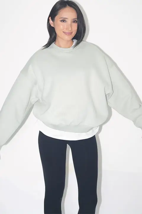 極上の柔らかさのラウンドネックプルオーバーセーター【厚手・多色展開】