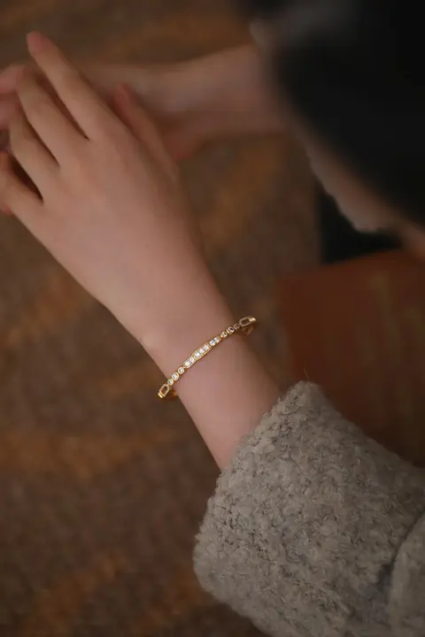 エレガントなデザインの純銀メッキブレスレット【秋冬用・女性用】