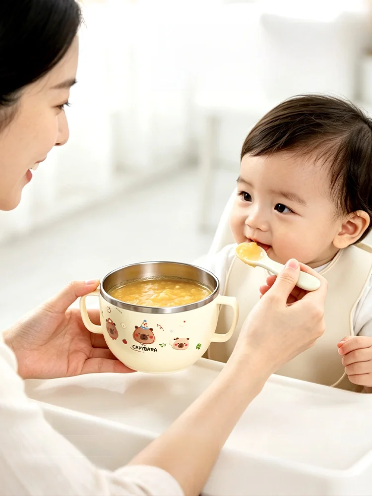 吸盤付き食器を選ぶべきタイミングは？実際の使い方とおすすめブランドの違いを解説