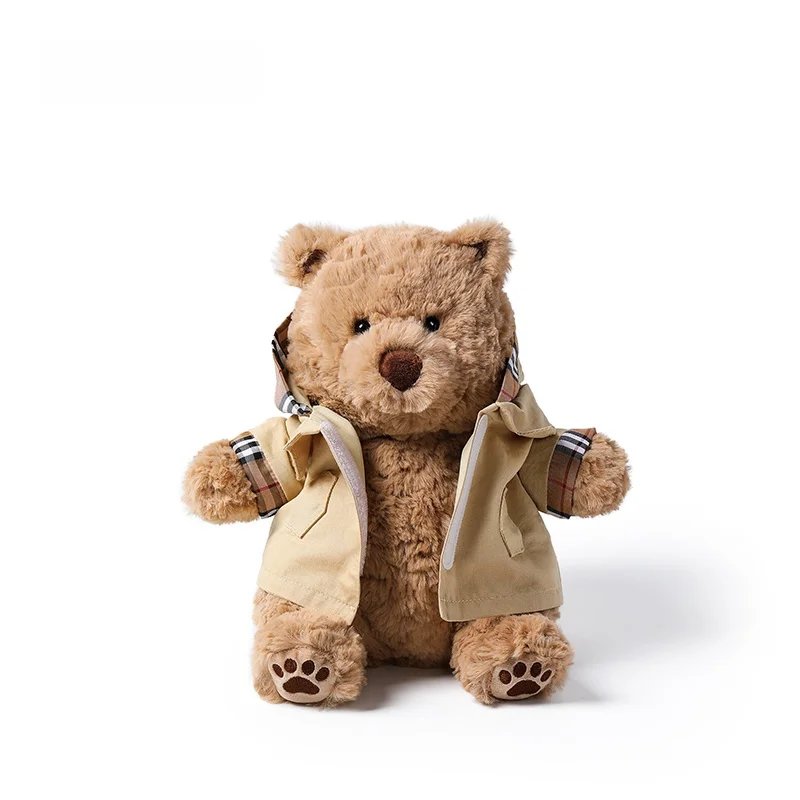 イギリス風トレンチコートのライオンベアぬいぐるみ：cozy bear と plush bear の違いを解説
