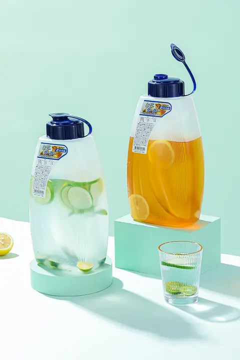 シンプルで繊細なデザインの日本製冷水瓶【冷蔵庫用・多用途・大容量】