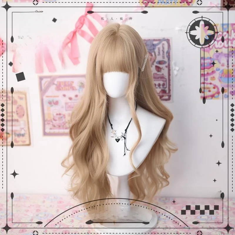 ロリータ風ロングカールウィッグ：リアルな質感でカーリーヘアを実現するコスプレスタイル
